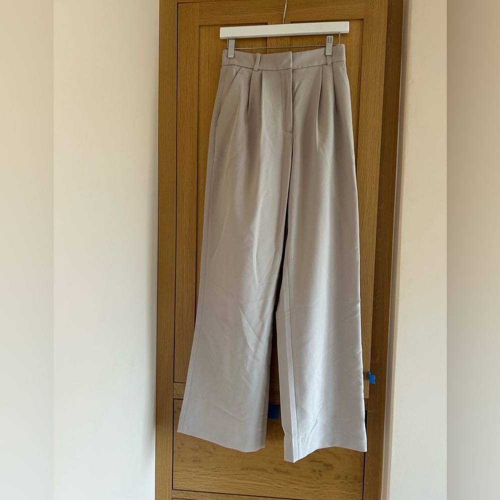A&F Curve Love Pleated Dress Pants